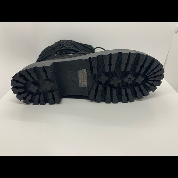 Faux fleece lace up boots new in box - Picture 13 of 16